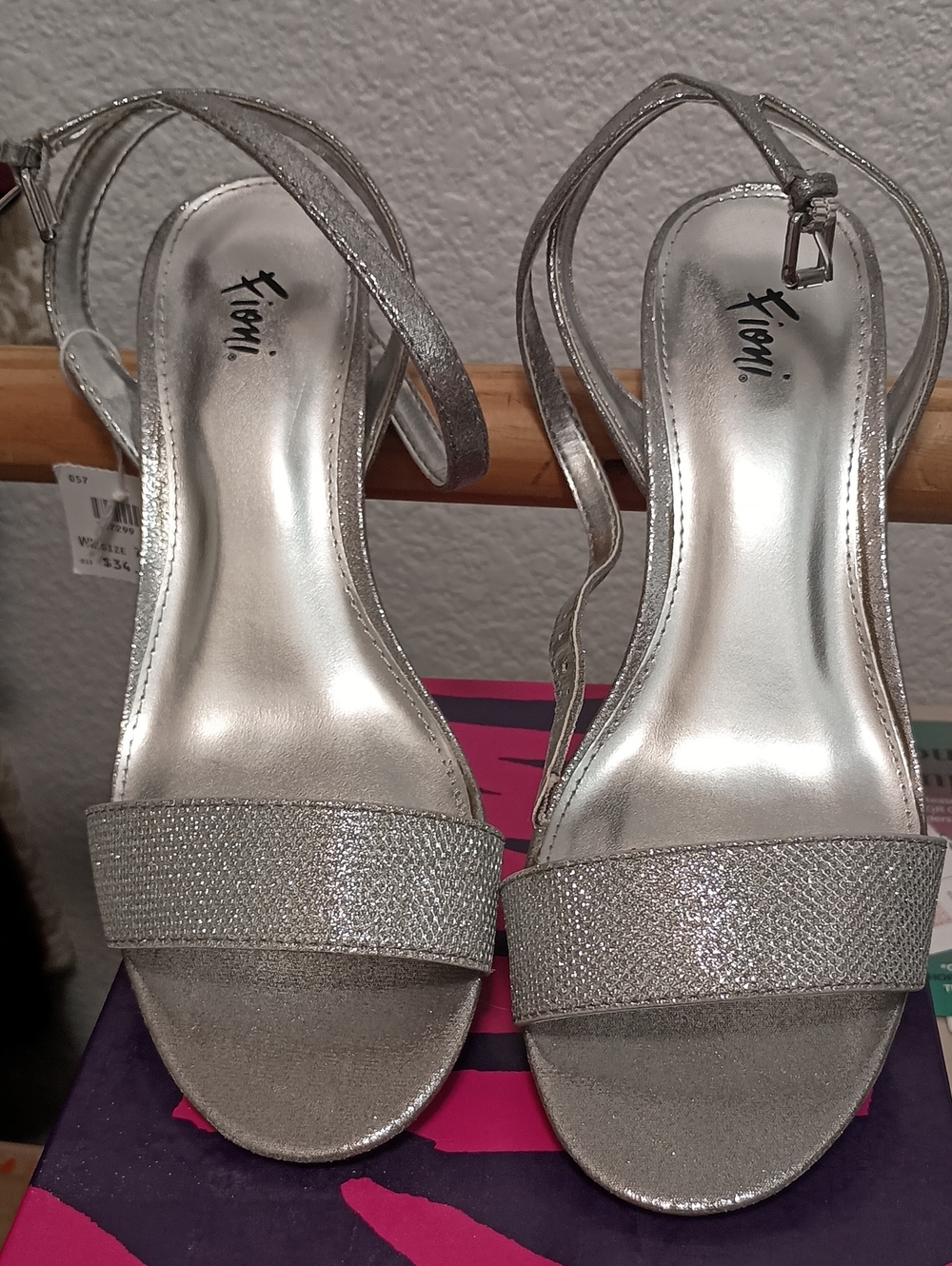 FIONI  Silver Glitter Strap Sandals for Women. SZ 7